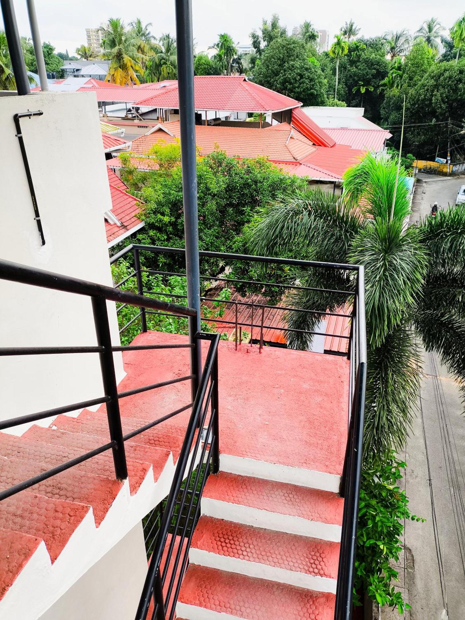 Hostel Stayzo Kochi ภายนอก รูปภาพ